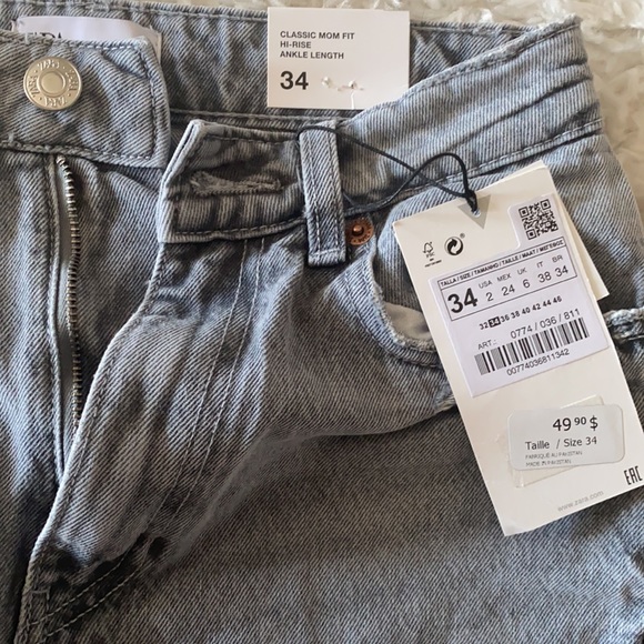 Selling a new Zara classic mom fit high rise jeans - Picture 2 of 6